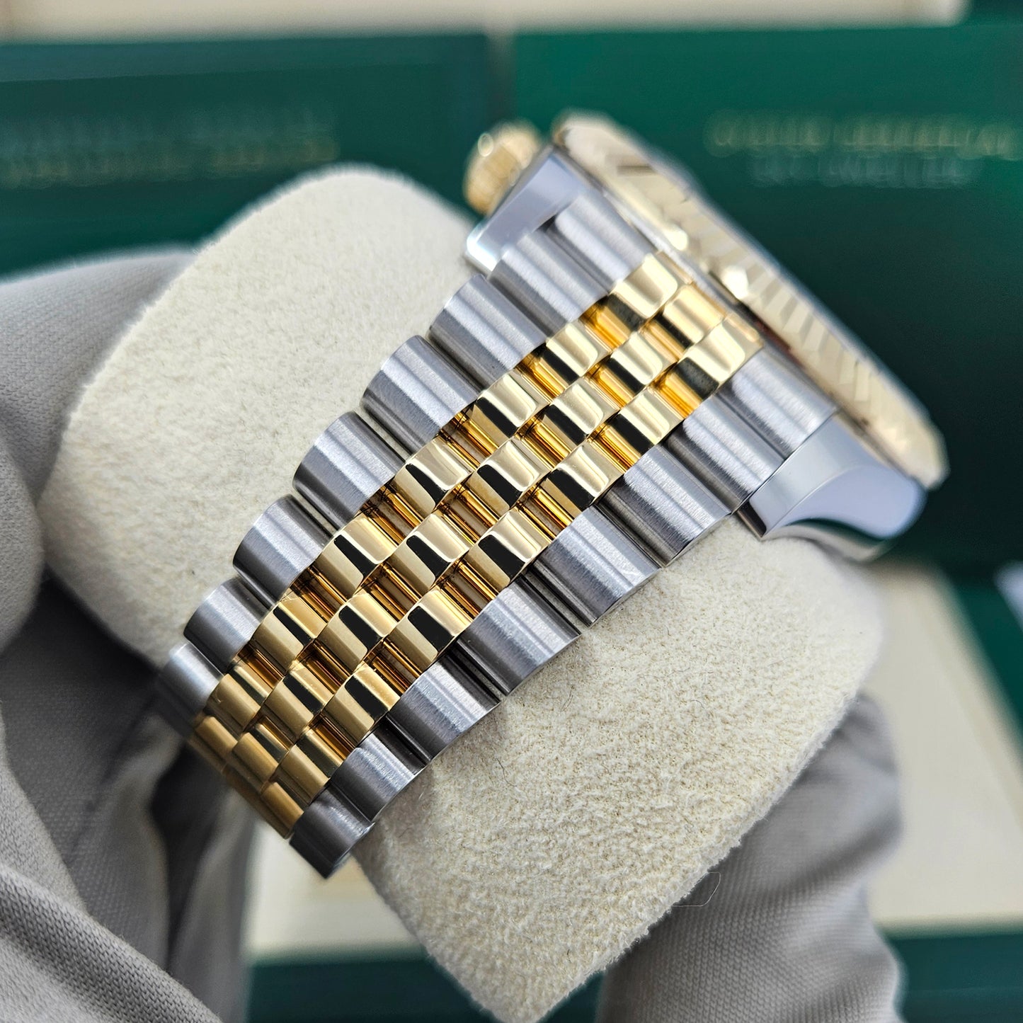 Pre-owned Rolex Sky-Dweller, 42mm, Oystersteel and 18k Yellow Gold, Black, Jubilee, Ref# 336933-0004