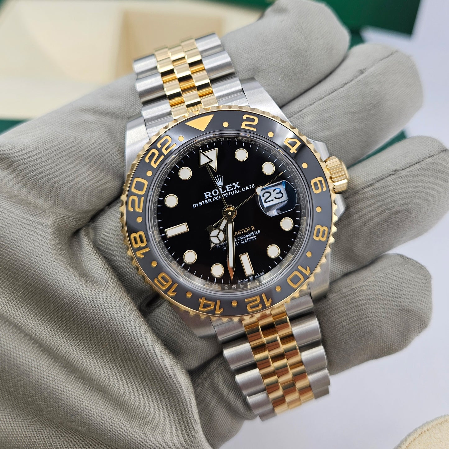 Pre-owned Rolex GMT-Master II, 40mm, Oystersteel and 18k Yellow Gold, Ref# 126713GRNR-0001