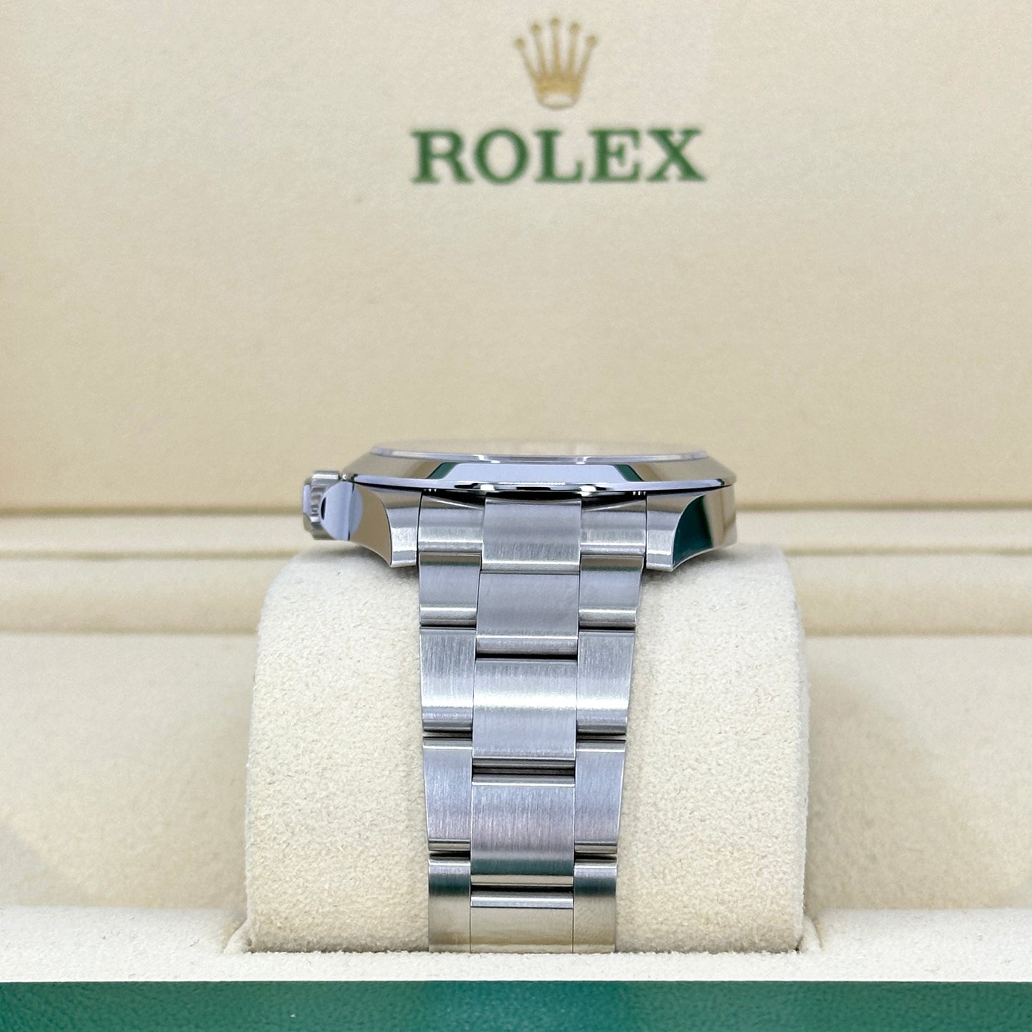 Pre-owned Rolex, Air-king, Black Arabic dial, 40mm, Oystersteel, Smooth, Oyster, Ref# 116900-0001