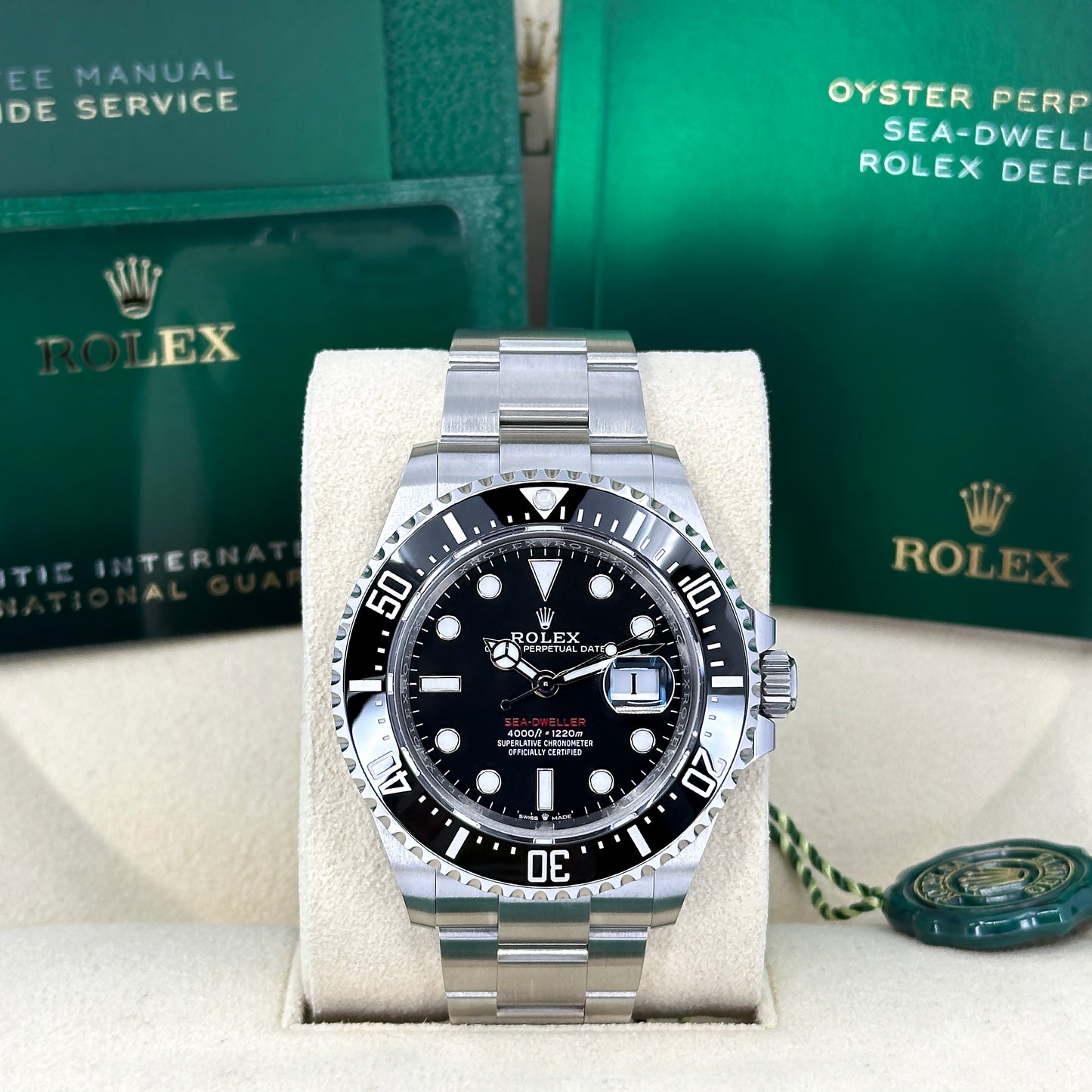 Rolex, Sea-Dweller Red Letters, 43mm, Oystersteel, Ref# 126600