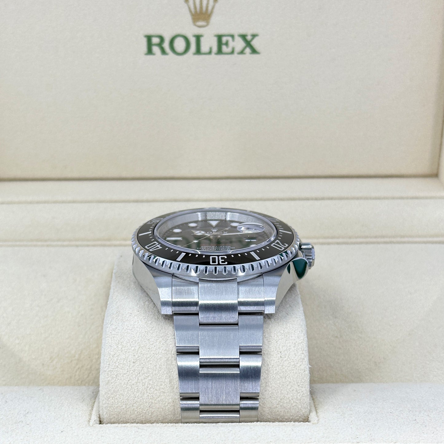 Rolex, Sea-Dweller Red Letters, 43mm, Oystersteel, Ref# 126600
