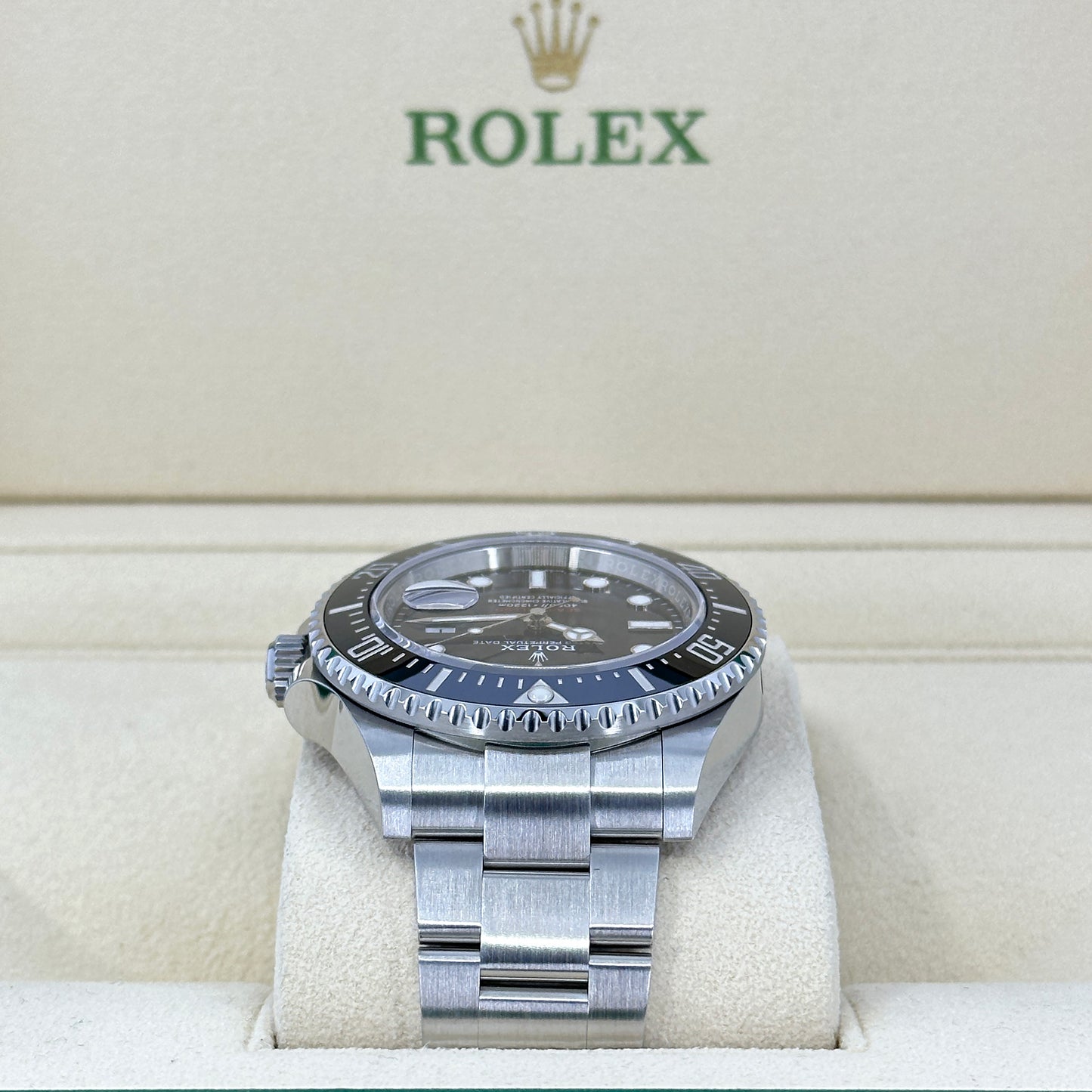 Rolex, Sea-Dweller Red Letters, 43mm, Oystersteel, Ref# 126600