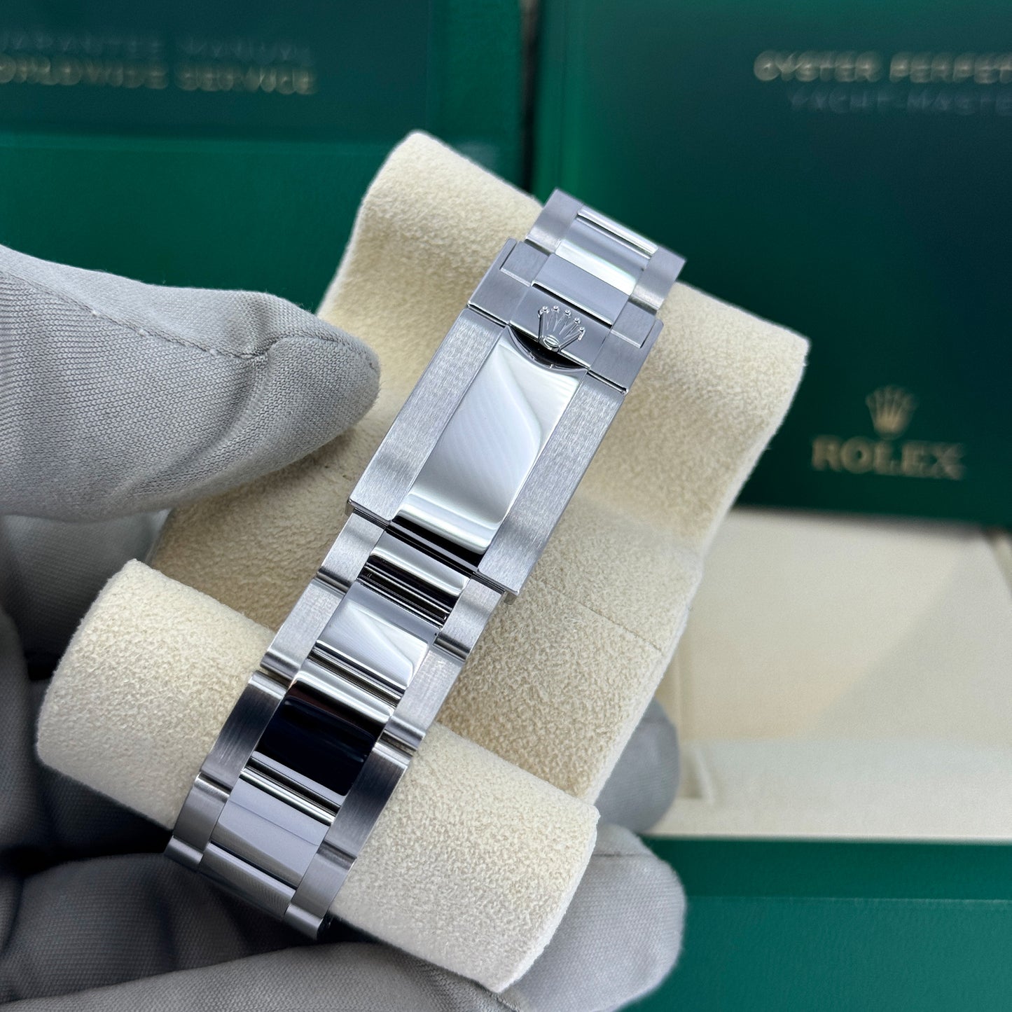 Pre-owned Rolex Yacht-Master 40 Mint Blue Dial Oyster 126622-0002