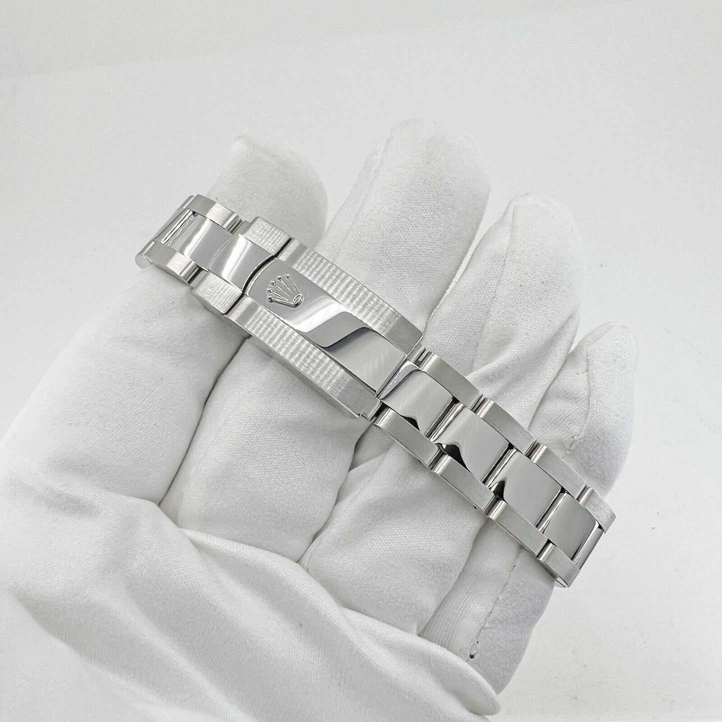 Rolex Datejust 31, Oystersteel and 18k White Gold with Diamonds, Pink Roman dial, 31mm, Fluted, Oyster, Ref# 278274-0023, Clasp