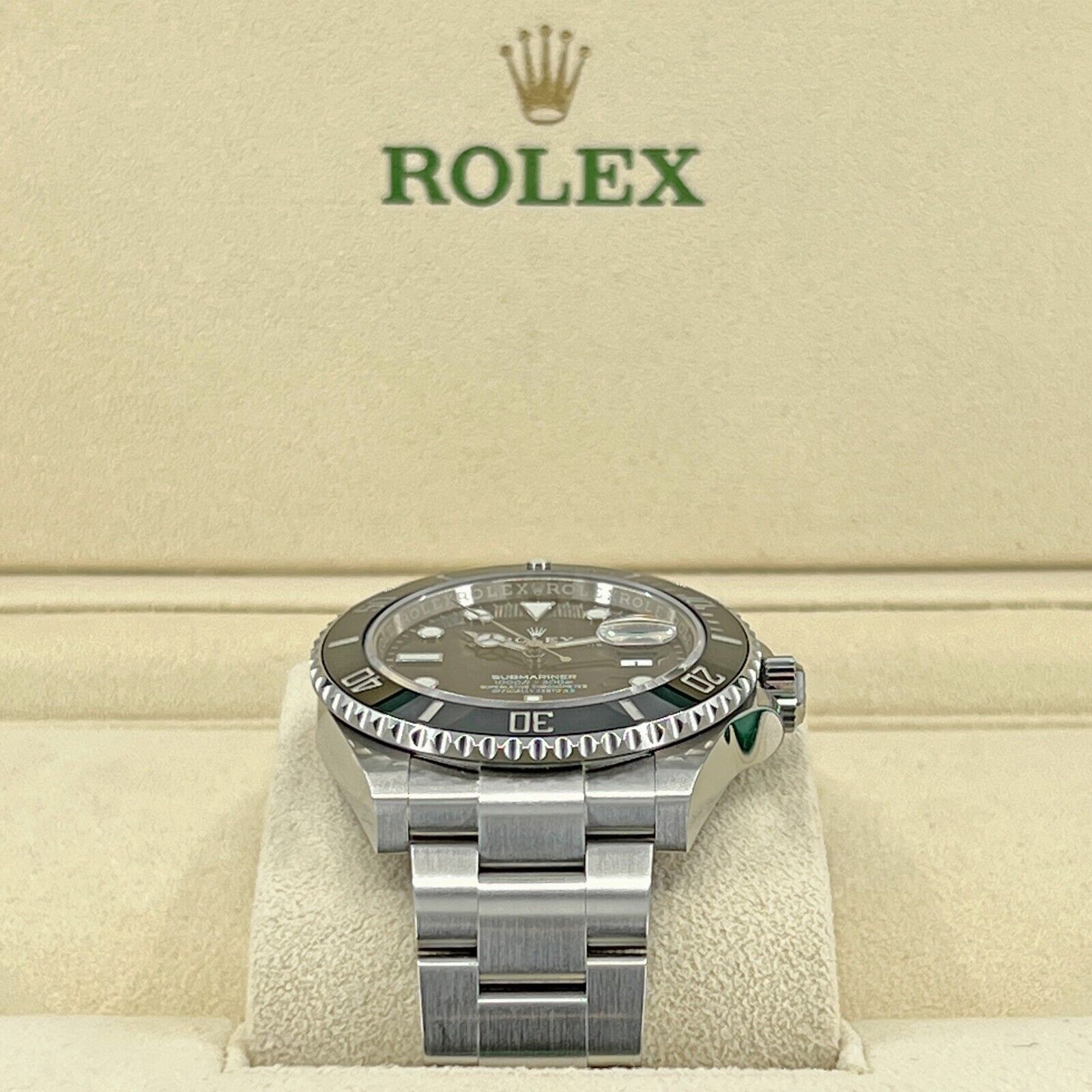 Rolex, Submariner Date 41, Stainless Steel, Black Ceramic, Black dial, 41mm, Oyster, Ref# 126610ln-0001, Side 1