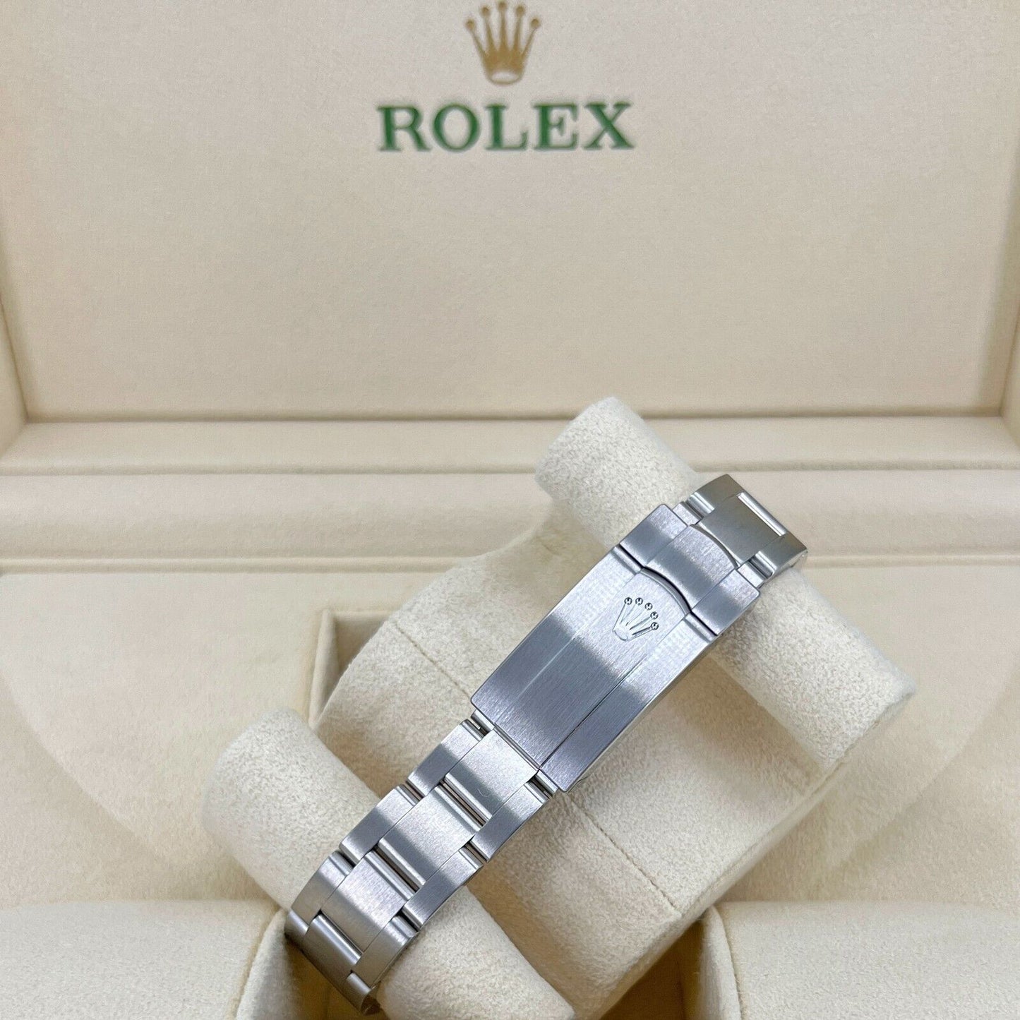 Rolex Oyster Perpetual Oystersteel, 31mm, Silver Dial, Ref# 277200-0001, Clasp