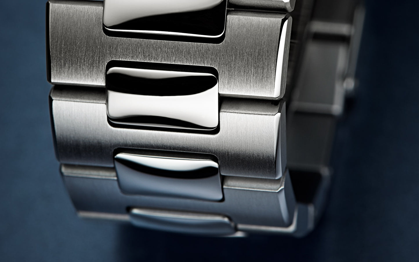 Patek Philippe Nautilus Annual Calendar, Moon Phases Watch, Stainless Steel, 40,5 mm, Ref# 5726/1A-014, Bracelet