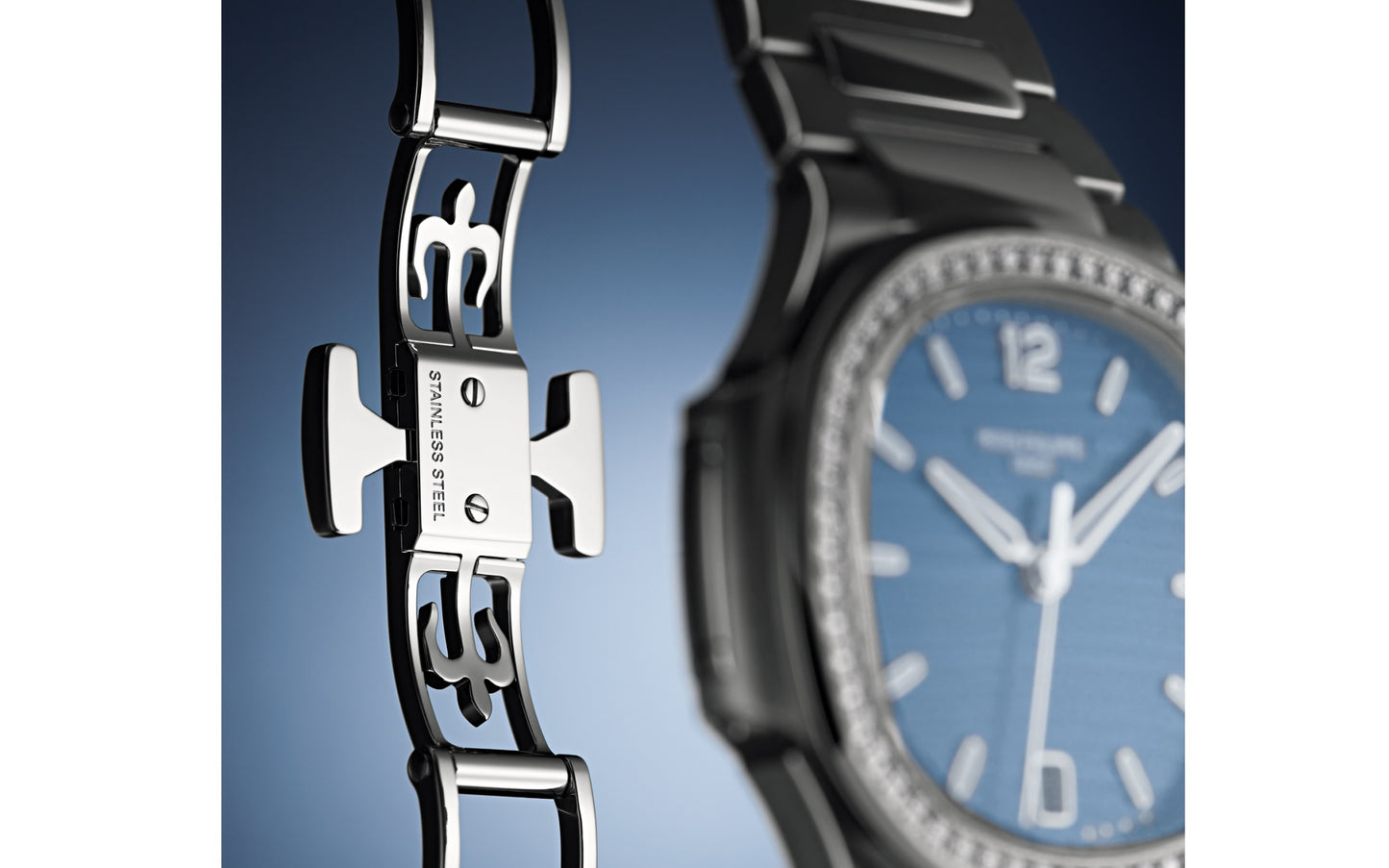 Patek Philippe Nautilus Ladies Automatic Watch, Stainless Steel and Diamonds, 35,2mm, Ref# 7118/1200A-001, Clasp