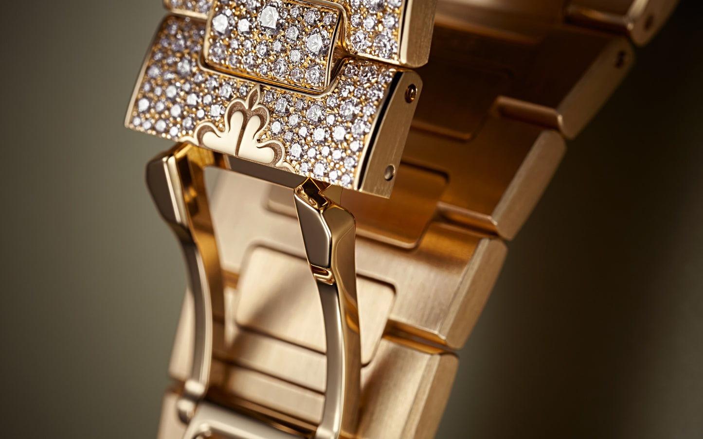 Patek Philippe Nautilus Haute Joaillerie Ladies Automatic Watch, 18K Rose Gold and Diamonds, 35,2mm, Ref# 7118/1450R-001, Clasp 1