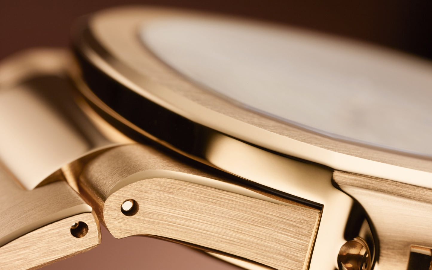 Patek Philippe Nautilus Ladies Watch, 18k Rose Gold, 35,2mm, Ref# 7118/1R-001, Lugs