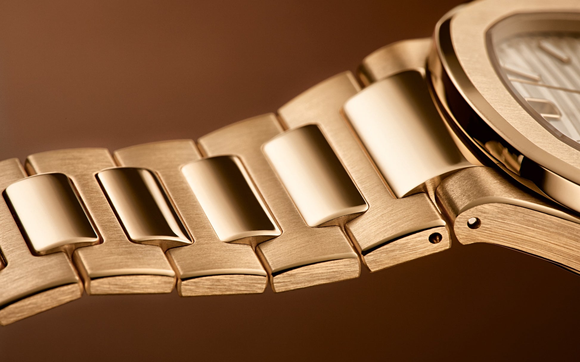 Patek Philippe Nautilus Ladies Watch, 18k Rose Gold, 35,2mm, Ref# 7118/1R-001, Bracelet