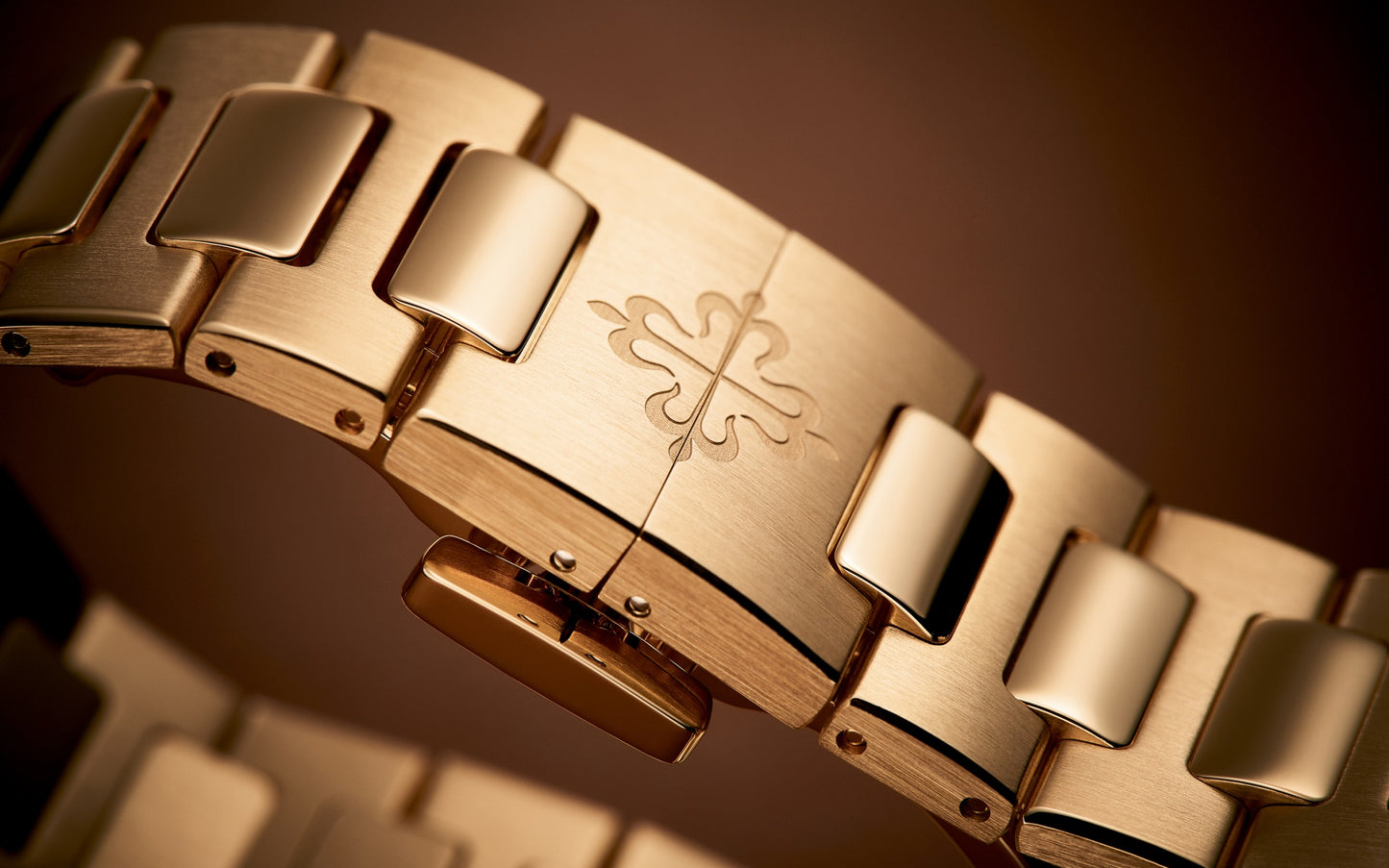 Patek Philippe Nautilus Ladies Watch, 18k Rose Gold, 35,2mm, Ref# 7118/1R-010, Clasp