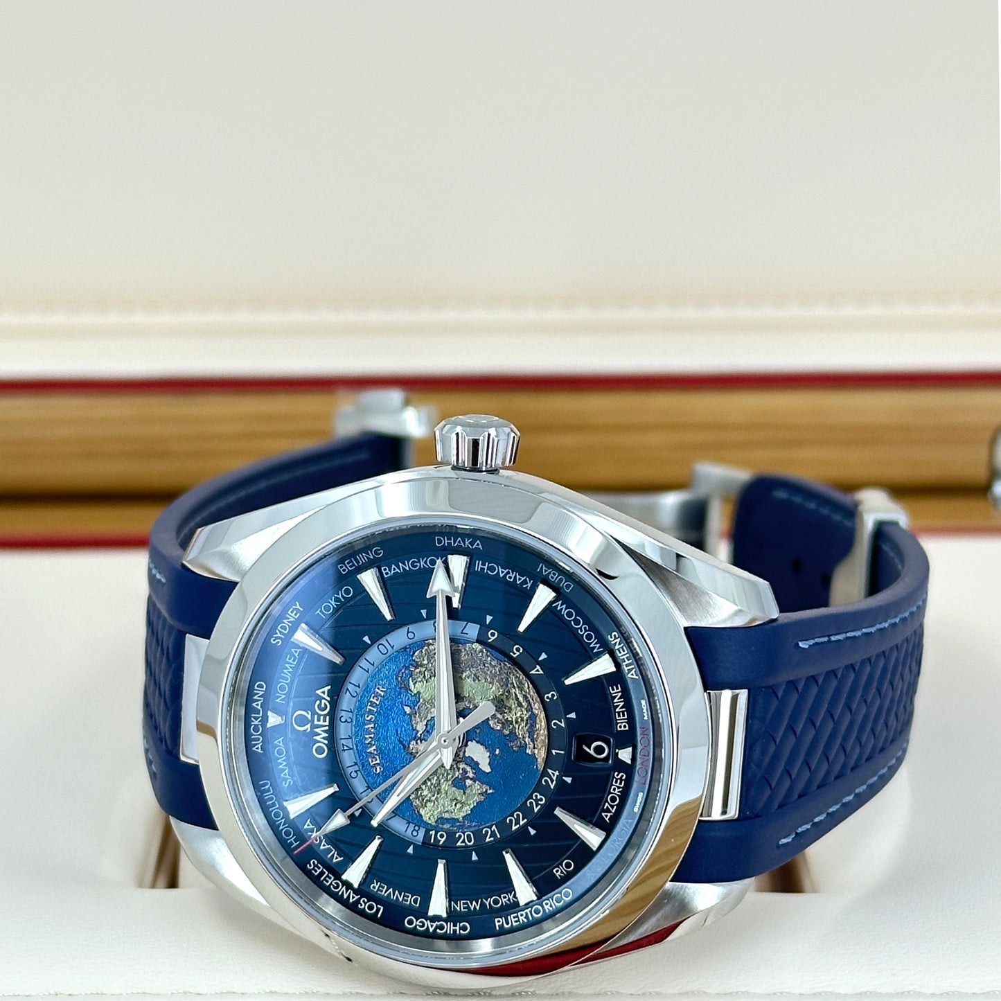 Omega, New 2025, Seamaster Aqua Terra, 220.12.43.22.03.001, box and papers