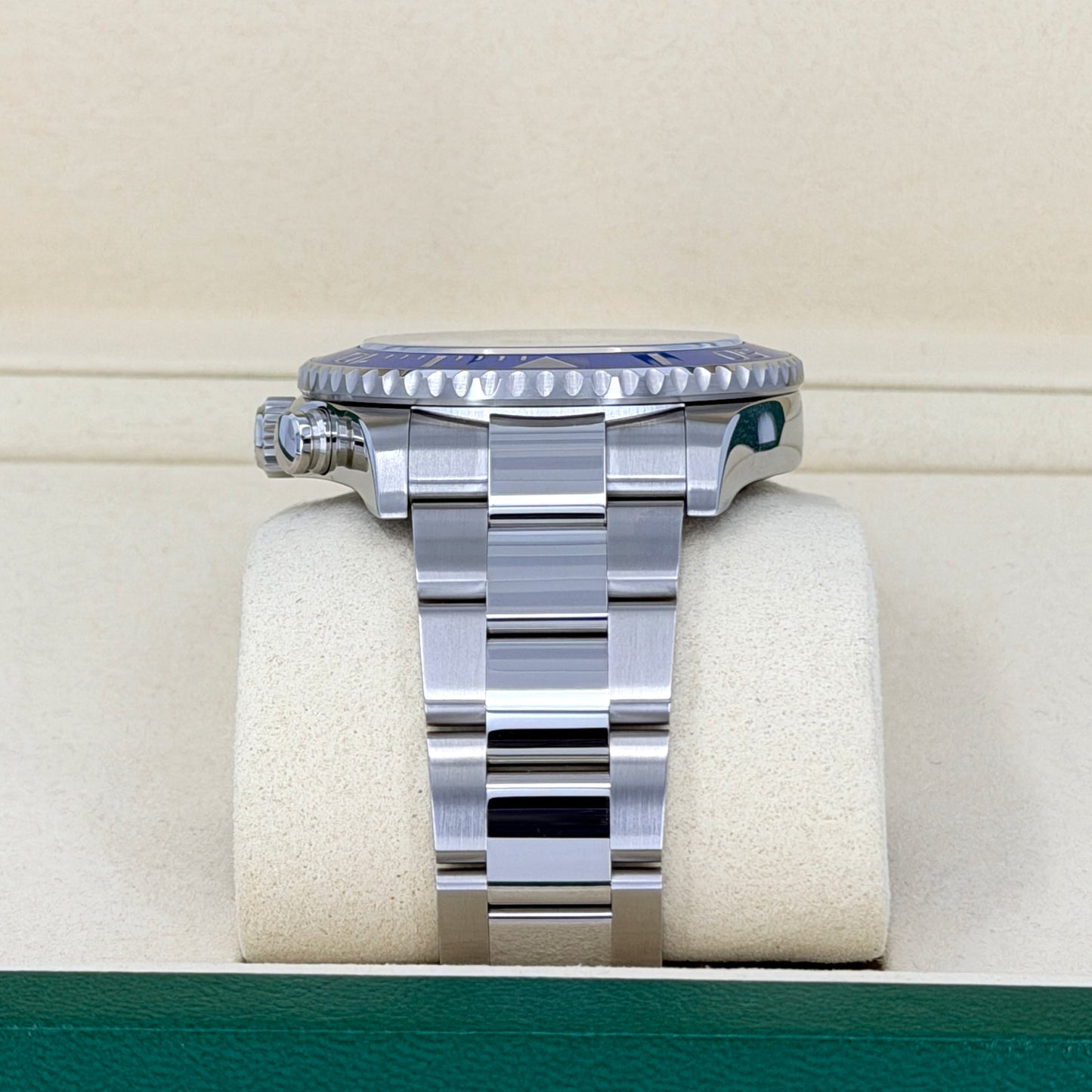 Unworn 2026, Rolex Yacht-Master II, Oystersteel, 44mm, White dial, Oyster, Ref# 126680-0001, box and papers