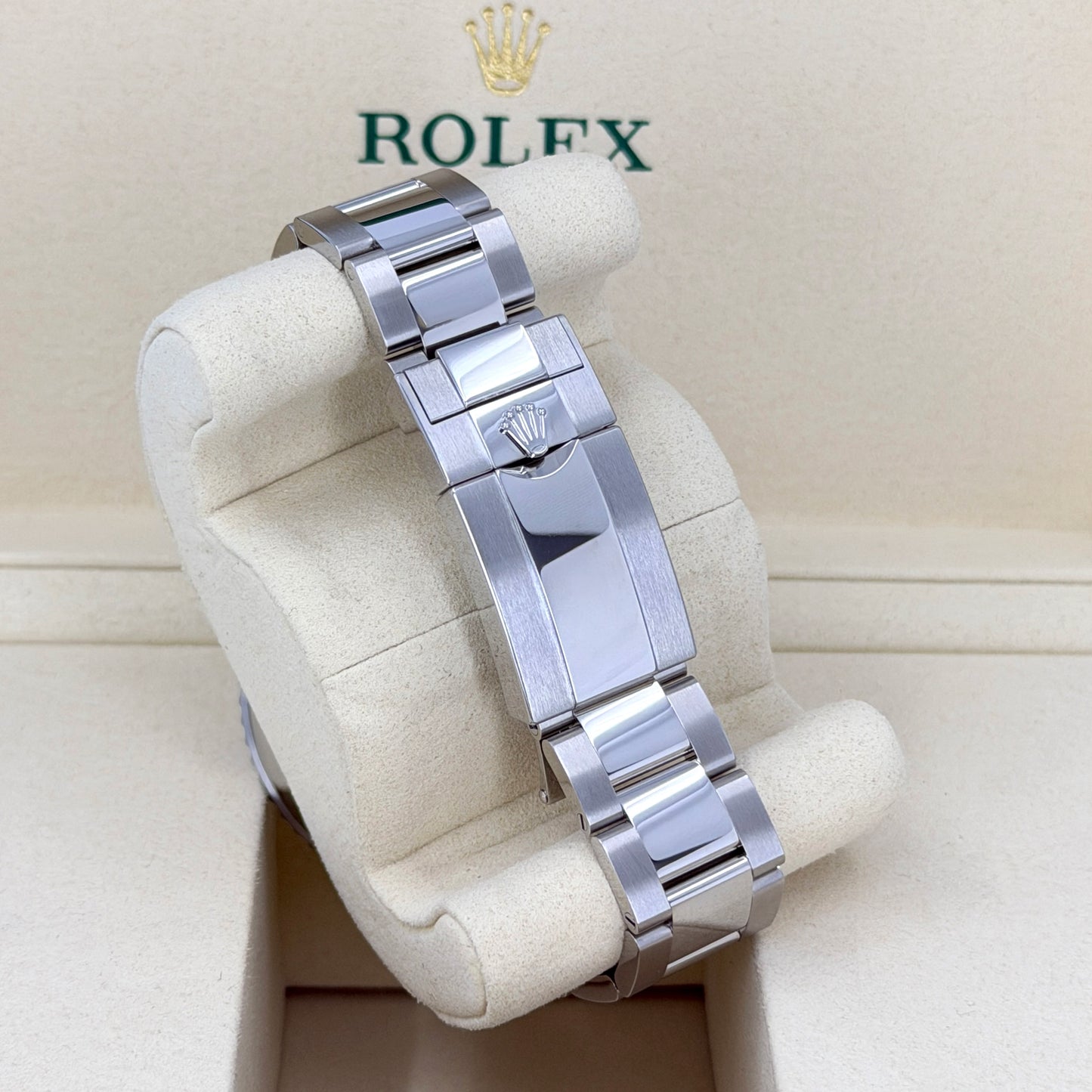 Unworn 2026, Rolex Yacht-Master II, Oystersteel, 44mm, White dial, Oyster, Ref# 126680-0001, box and papers