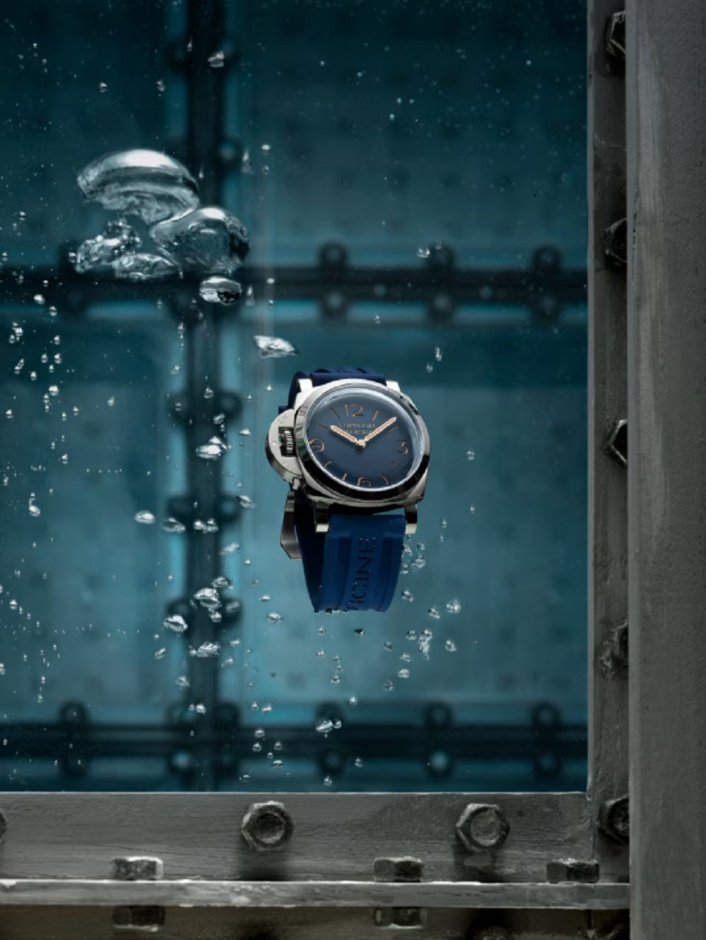 Panerai Luminor Destro, 44mm, Stainless Steel, Ref# PAM01732, Watch in water