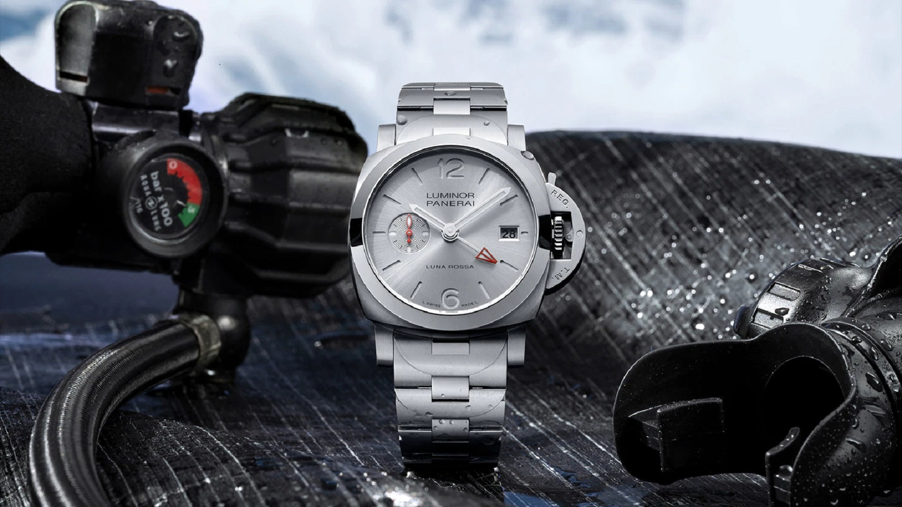 Panerai Luminor Luna Rossa GMT, 40mm, Stainless Steel, Ref# PAM01791, Main view