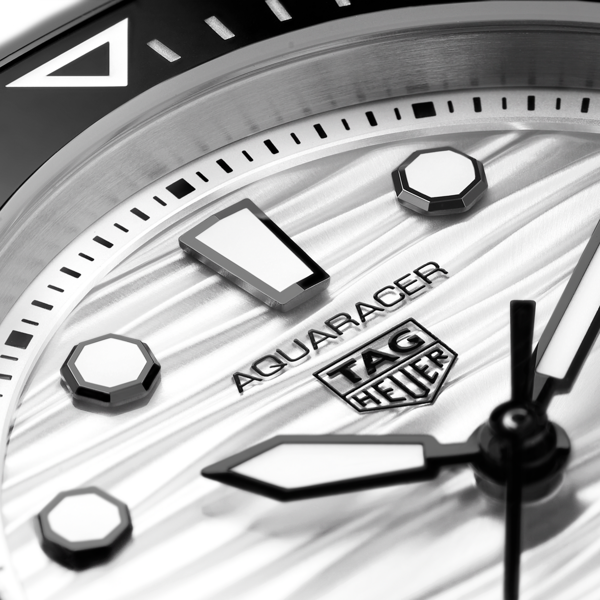 TAG Heuer Aquaracer Professional 300 Date, Stainless Steel, Ref# WBP231C.BA0626, hour markers