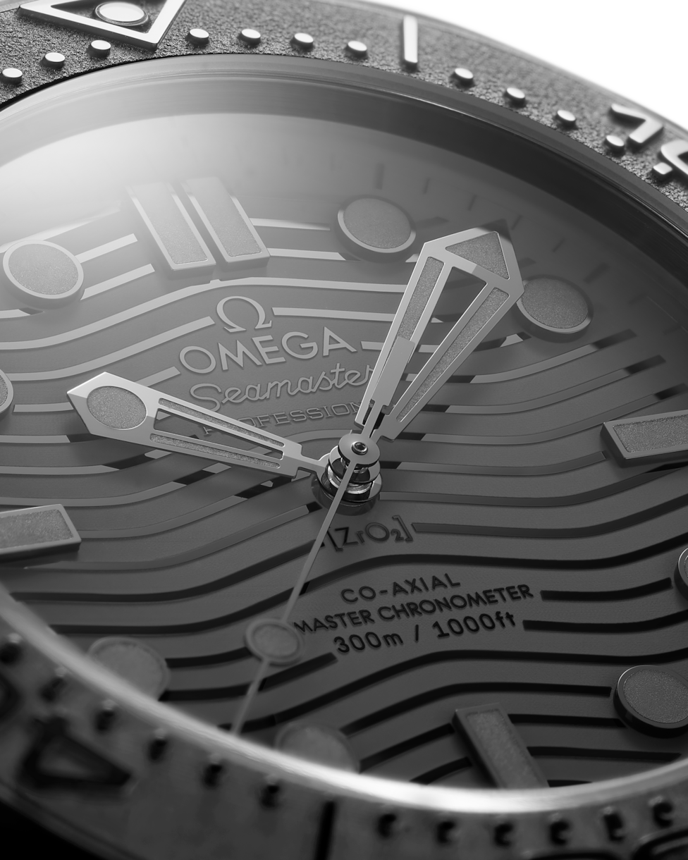 omega-seamaster-diver-300m-co-axial-master-chronometer-43-5-mm-21092442001003, Dial