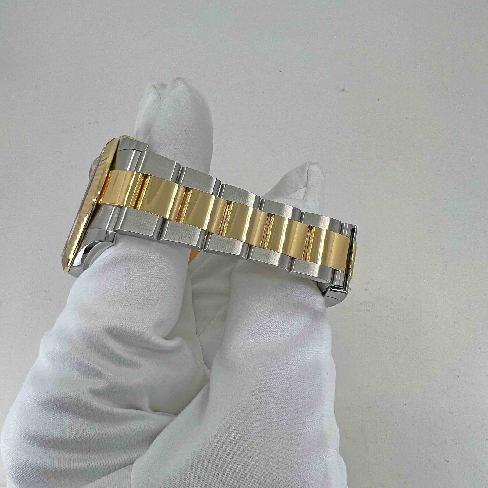 Rolex Datejust, 41mm, Wimbledon, 18k Yellow Gold and Stainless Steel, Oyster, Fluted, 126333-0019, Bracelet main view