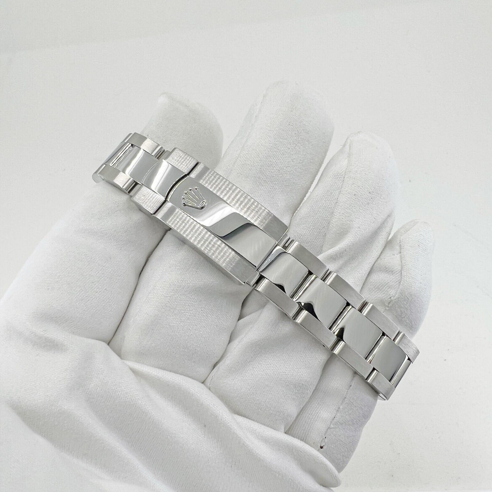 Rolex Datejust 31, Oystersteel and 18k White Gold with Diamonds, Pink Roman dial, 31mm, Fluted, Oyster, Ref# 278274-0023, Clasp