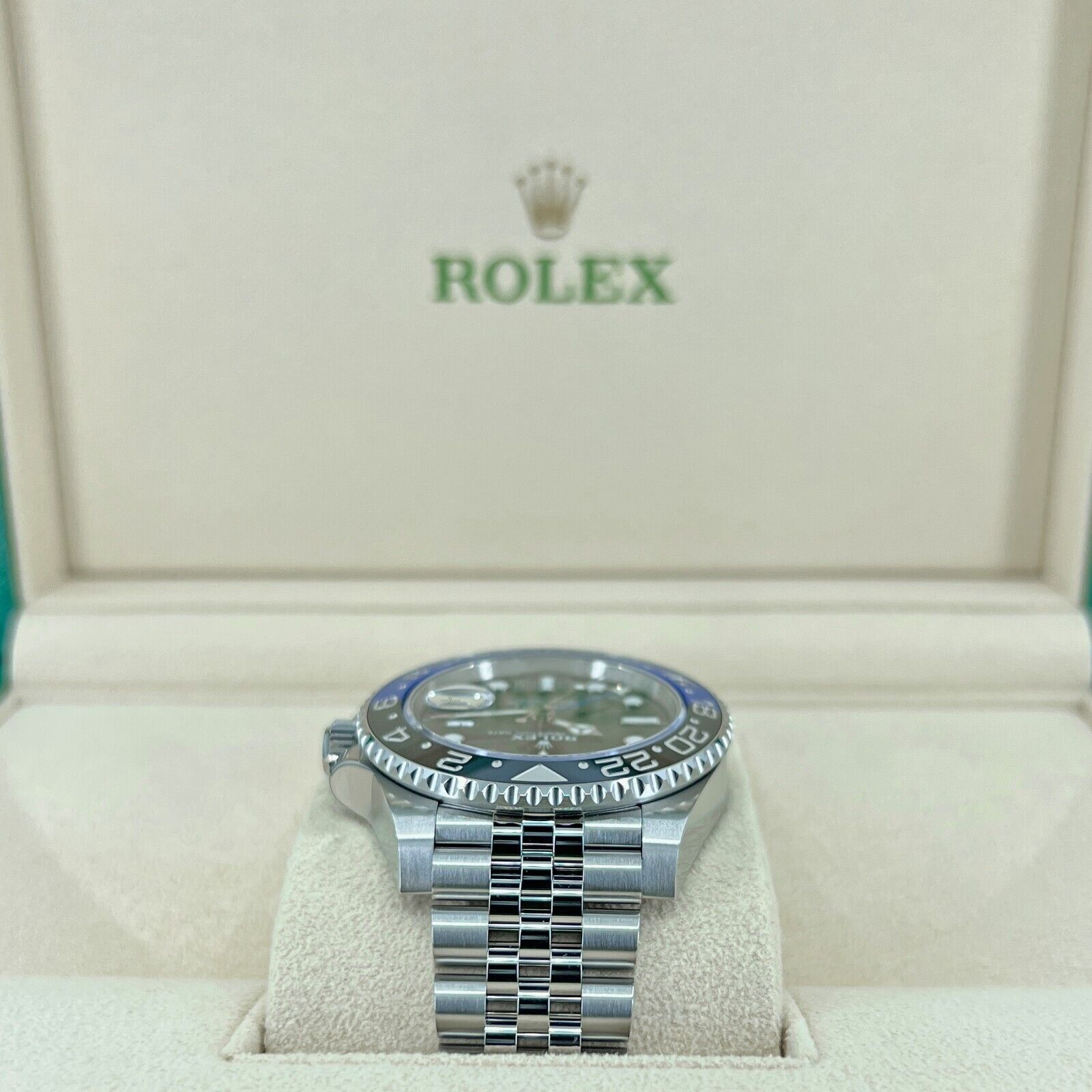 Rolex GMT-Master II, BATGIRL, Stainless Steel, 40mm, Ref# 126710blnr-0002, Side 1