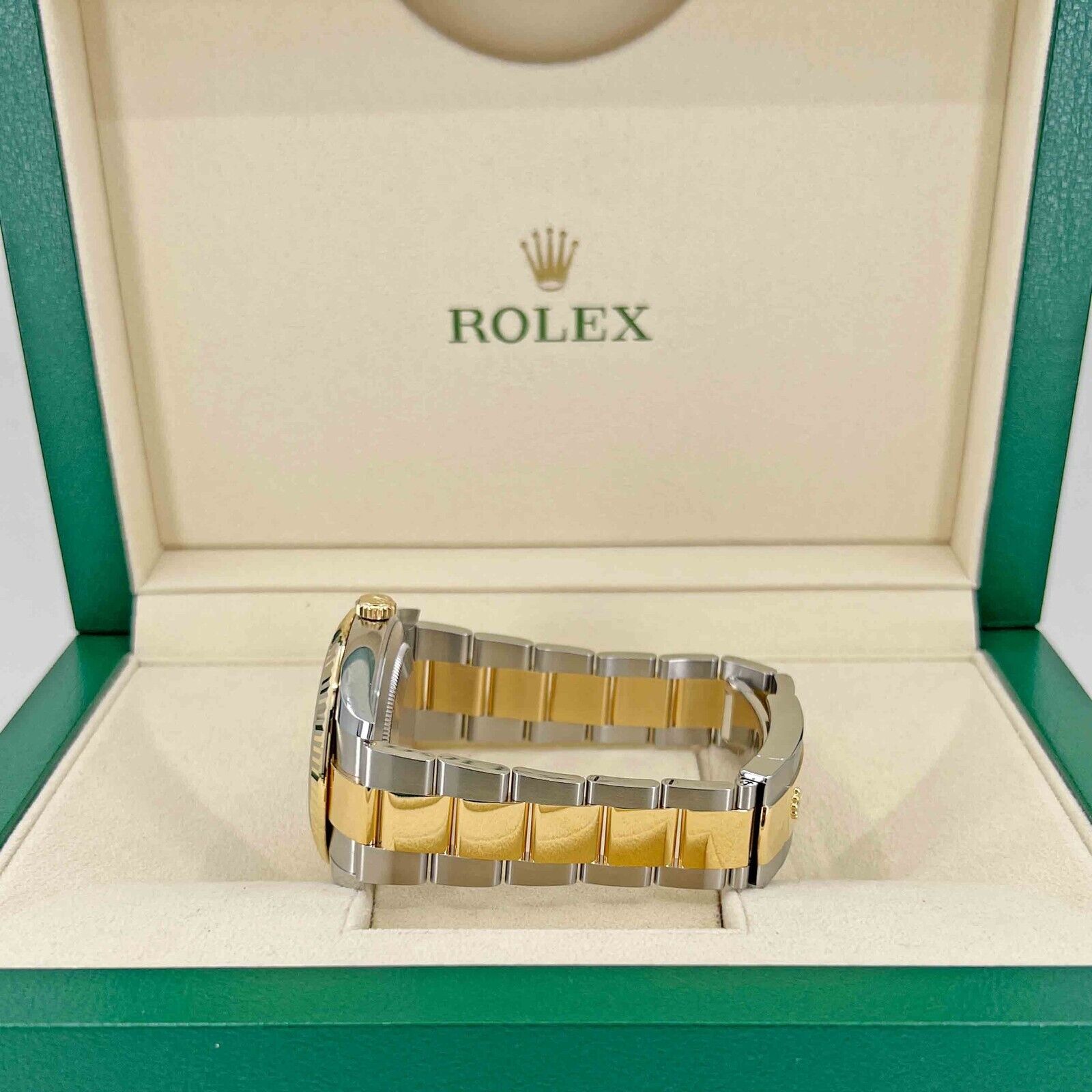 Rolex Datejust, 41mm, Wimbledon, 18k Yellow Gold and Stainless Steel, Oyster, Fluted, 126333-0019, Bracelet