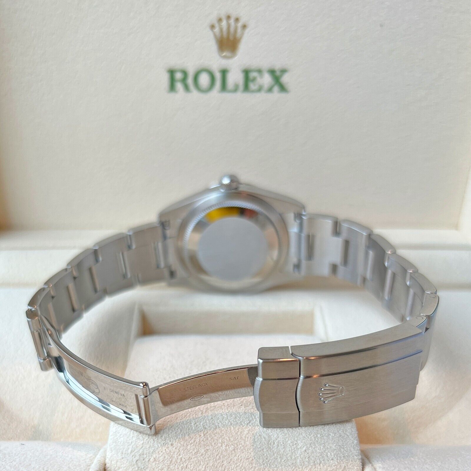 Rolex, Oyster Perpetual Ladies, Pink Dial, 34mm, Oystersteel, Ref# 124200-0004, Back 1