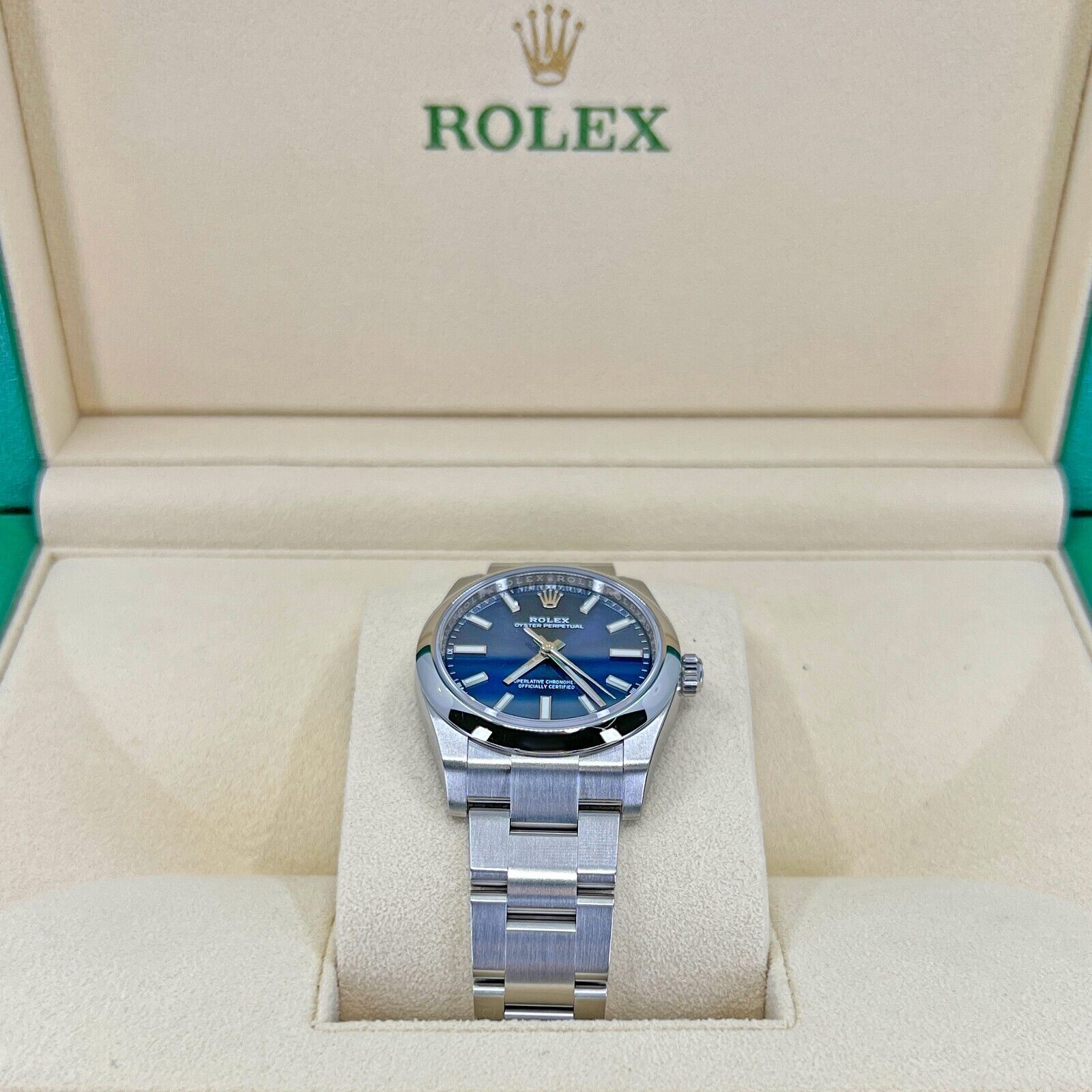 Pre - Owned ROLEX Oyster Perpetual 41 with a bright blue dial and an Oyster  bracelet M124300-0003 Complete