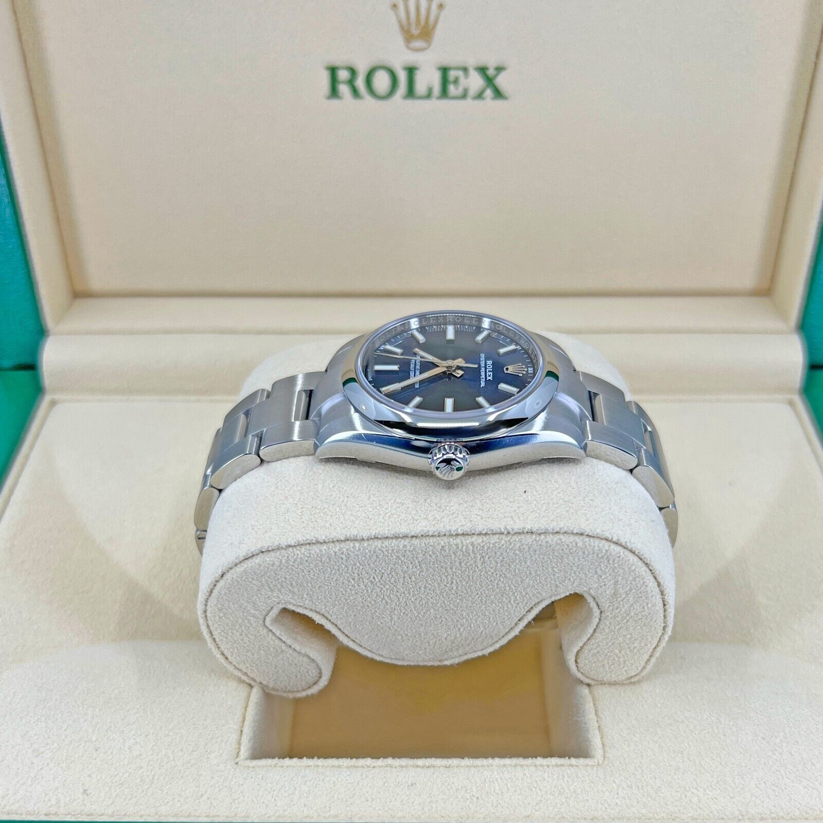 Pre - Owned ROLEX Oyster Perpetual 41 with a bright blue dial and an Oyster  bracelet M124300-0003 Complete