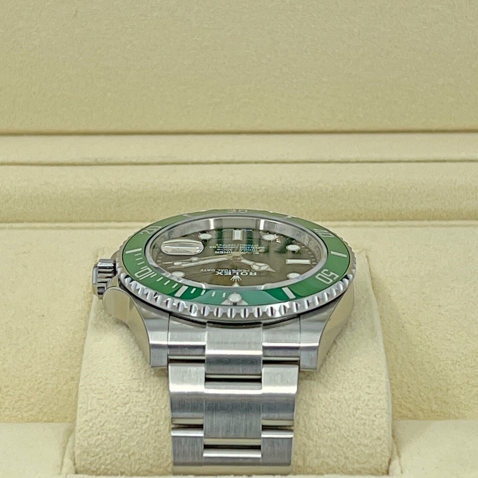 Unworn Rolex Submariner 41mm KERMIT STARBUCKS 126610LV, Complete, 2023, Side 1