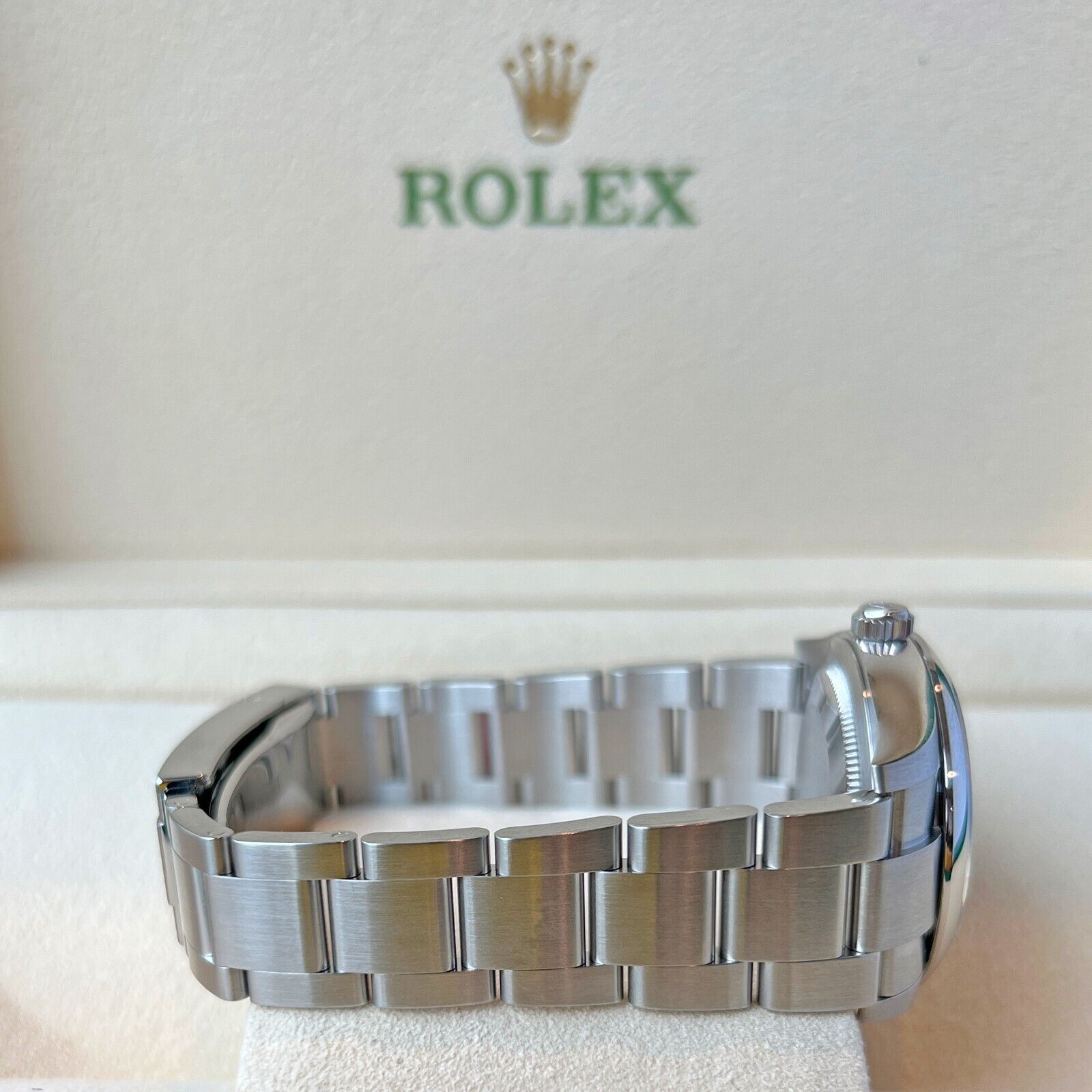 Rolex, Oyster Perpetual Ladies, Pink Dial, 34mm, Oystersteel, Ref# 124200-0004, Bracelet