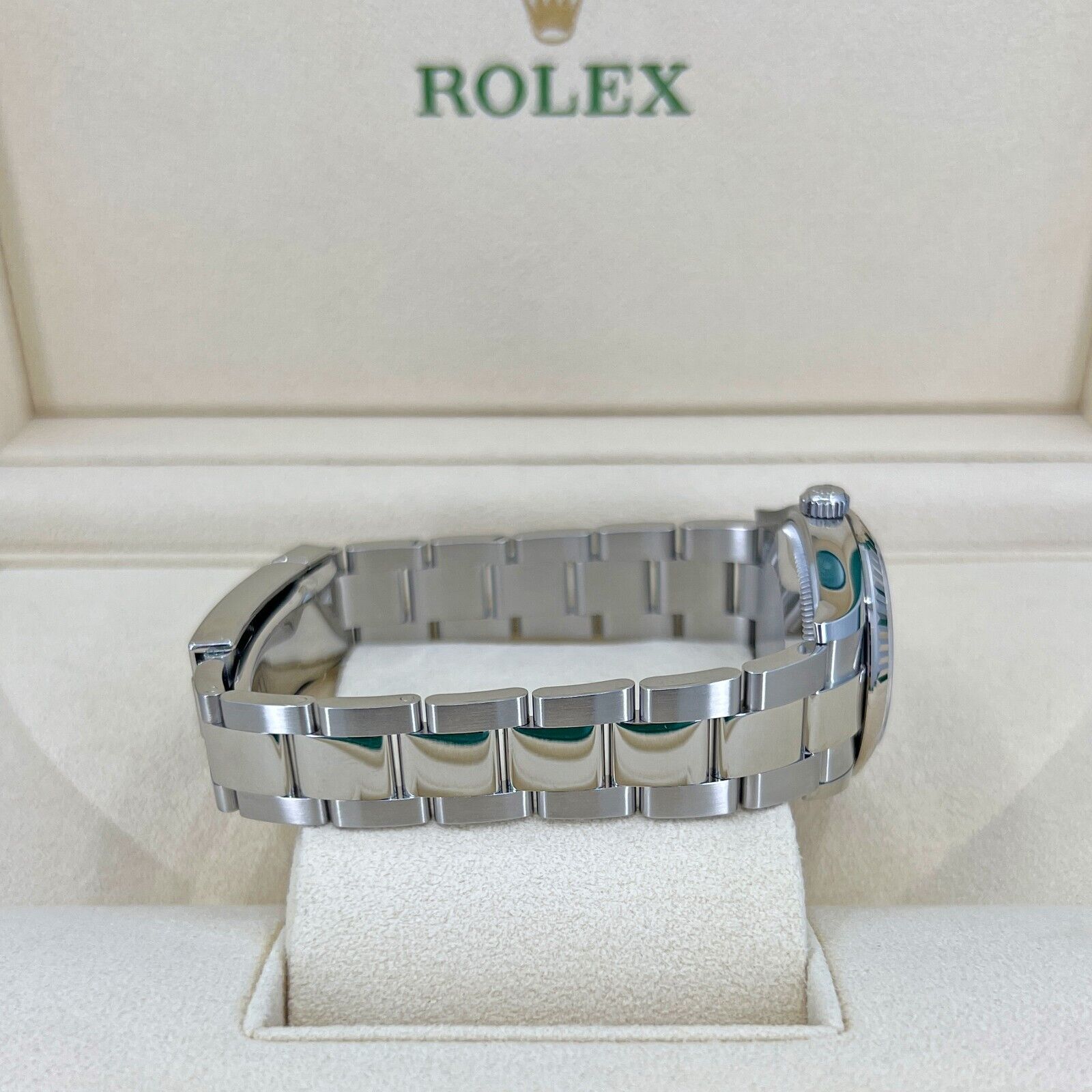 Rolex Datejust 31, Oystersteel and 18k White Gold with Diamonds, Pink Roman dial, 31mm, Fluted, Oyster, Ref# 278274-0023, Bracelet 1