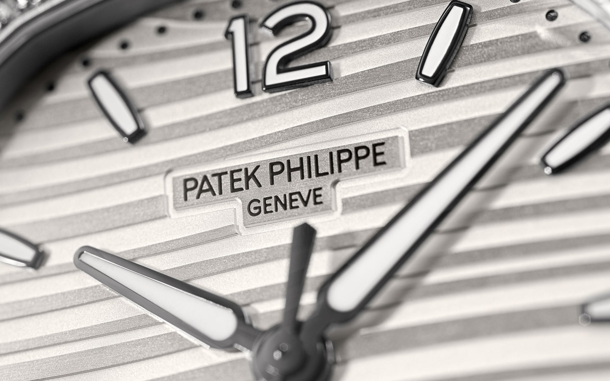 Patek Philippe Nautilus Ladies Automatic Watch, Stainless Steel and Diamonds, 35,2mm, Ref# 71181200A-010, markers