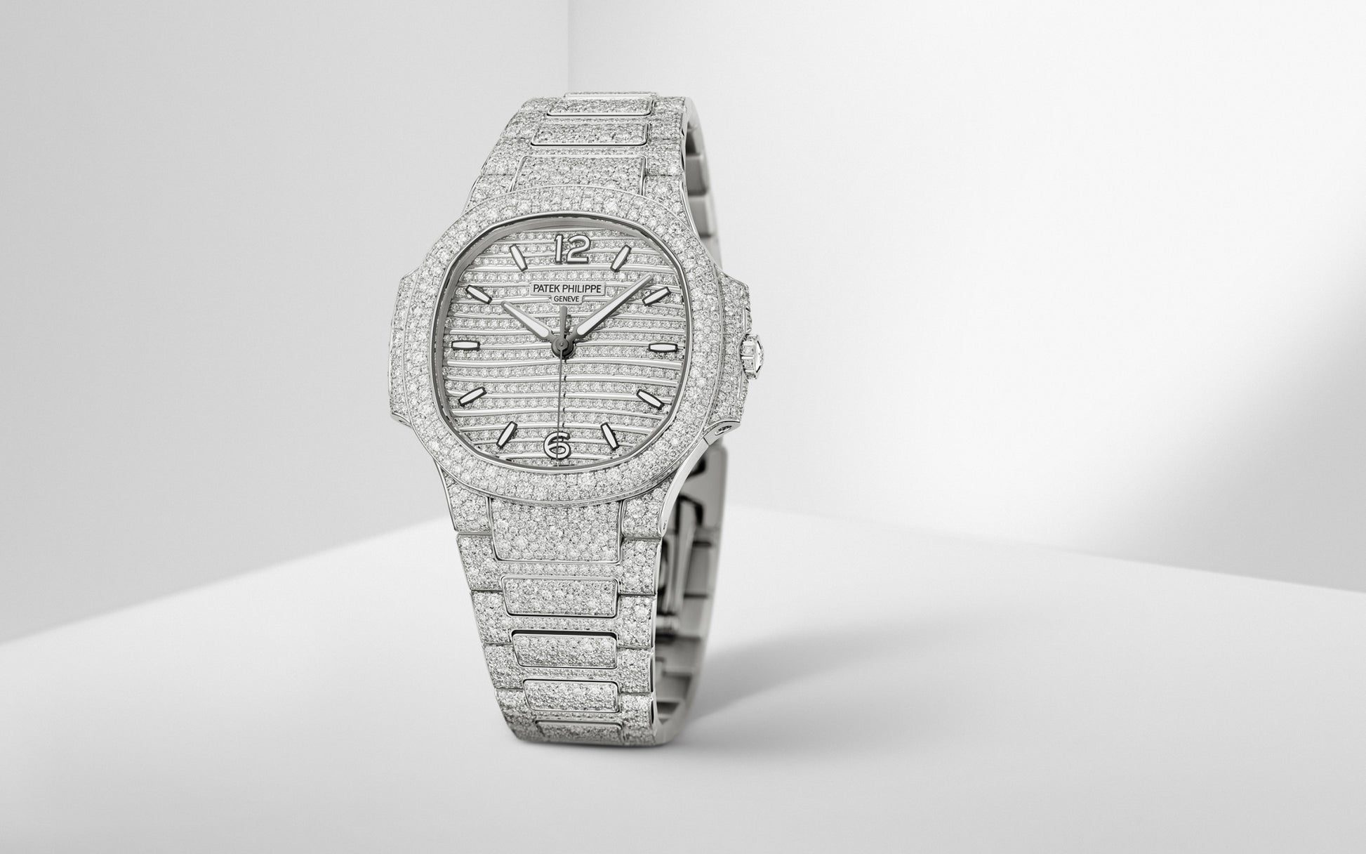 Patek Philippe Nautilus Haute Joaillerie Ladies Automatic Watch, 18K White Gold and Diamonds, 35,2mm, Ref# 7118/1450G-001, Main view