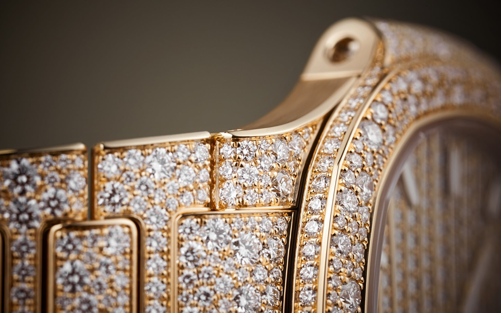 Patek Philippe Nautilus Haute Joaillerie Ladies Automatic Watch, 18K Rose Gold and Diamonds, 35,2mm, Ref# 7118/1450R-001, Bezel
