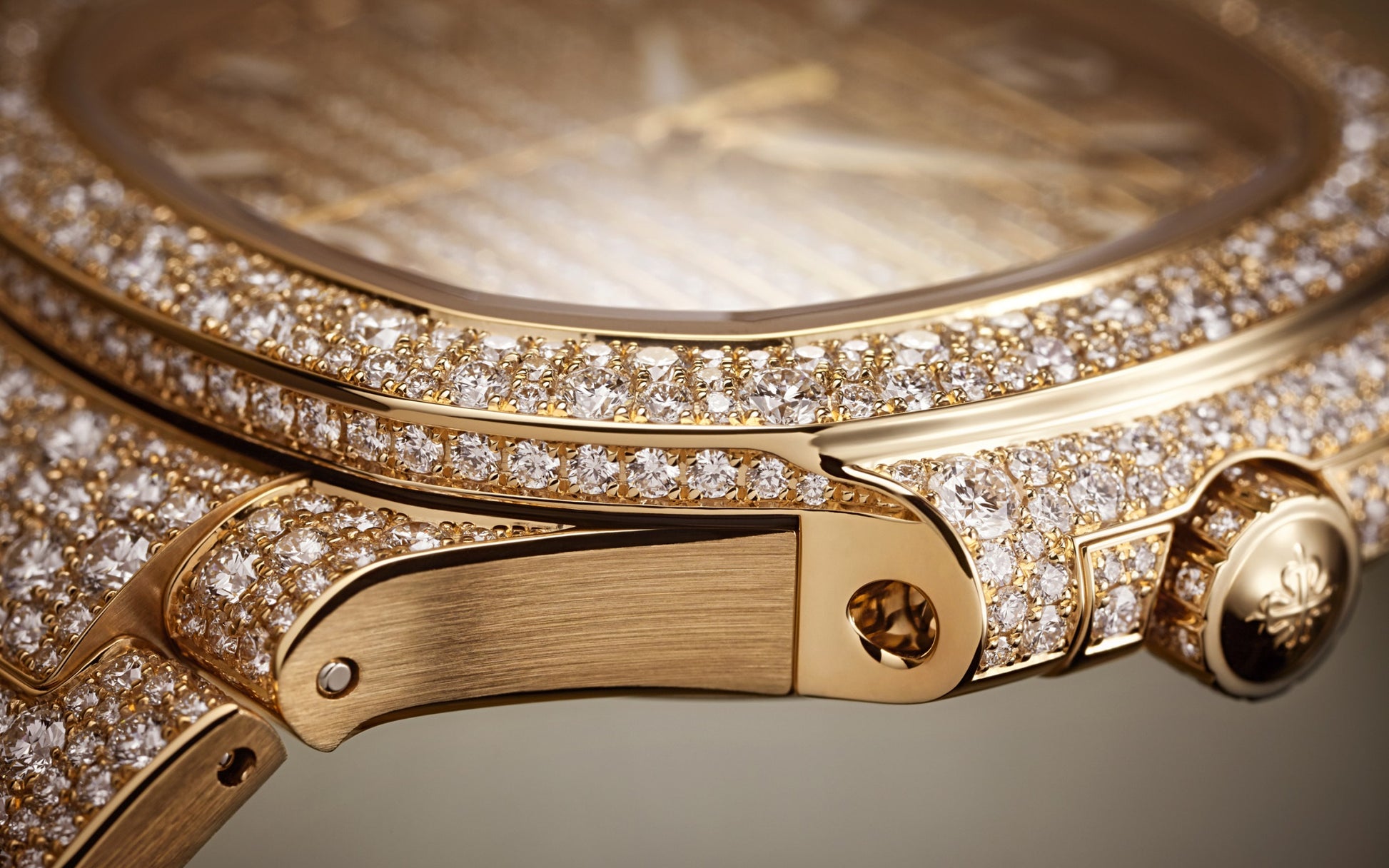 Patek Philippe Nautilus Haute Joaillerie Ladies Automatic Watch, 18K Rose Gold and Diamonds, 35,2mm, Ref# 7118/1450R-001, Crown