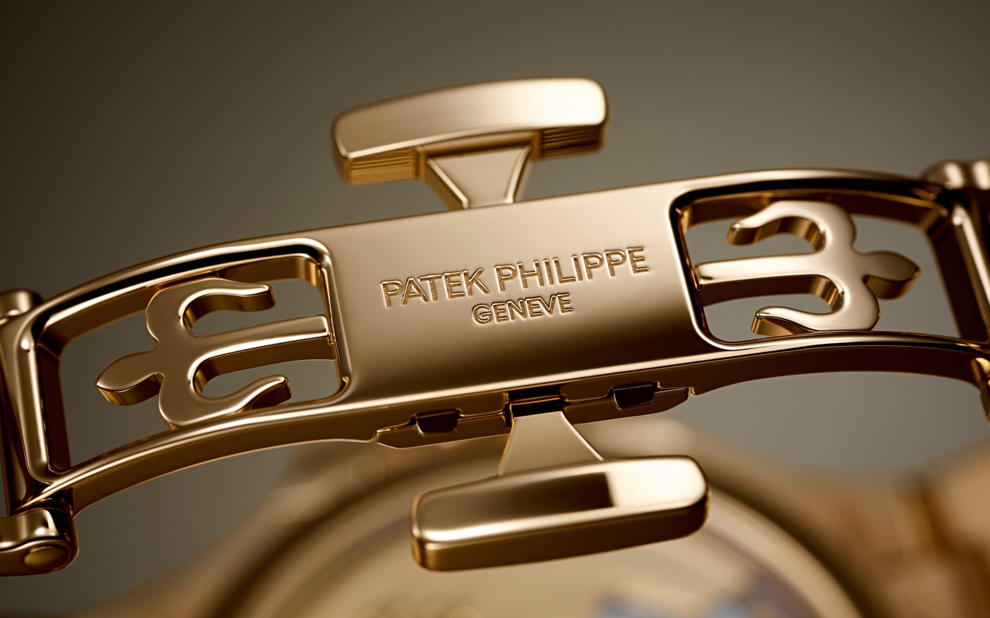 Patek Philippe Nautilus Haute Joaillerie Ladies Automatic Watch, 18K Rose Gold and Diamonds, 35,2mm, Ref# 7118/1450R-001, Clasp