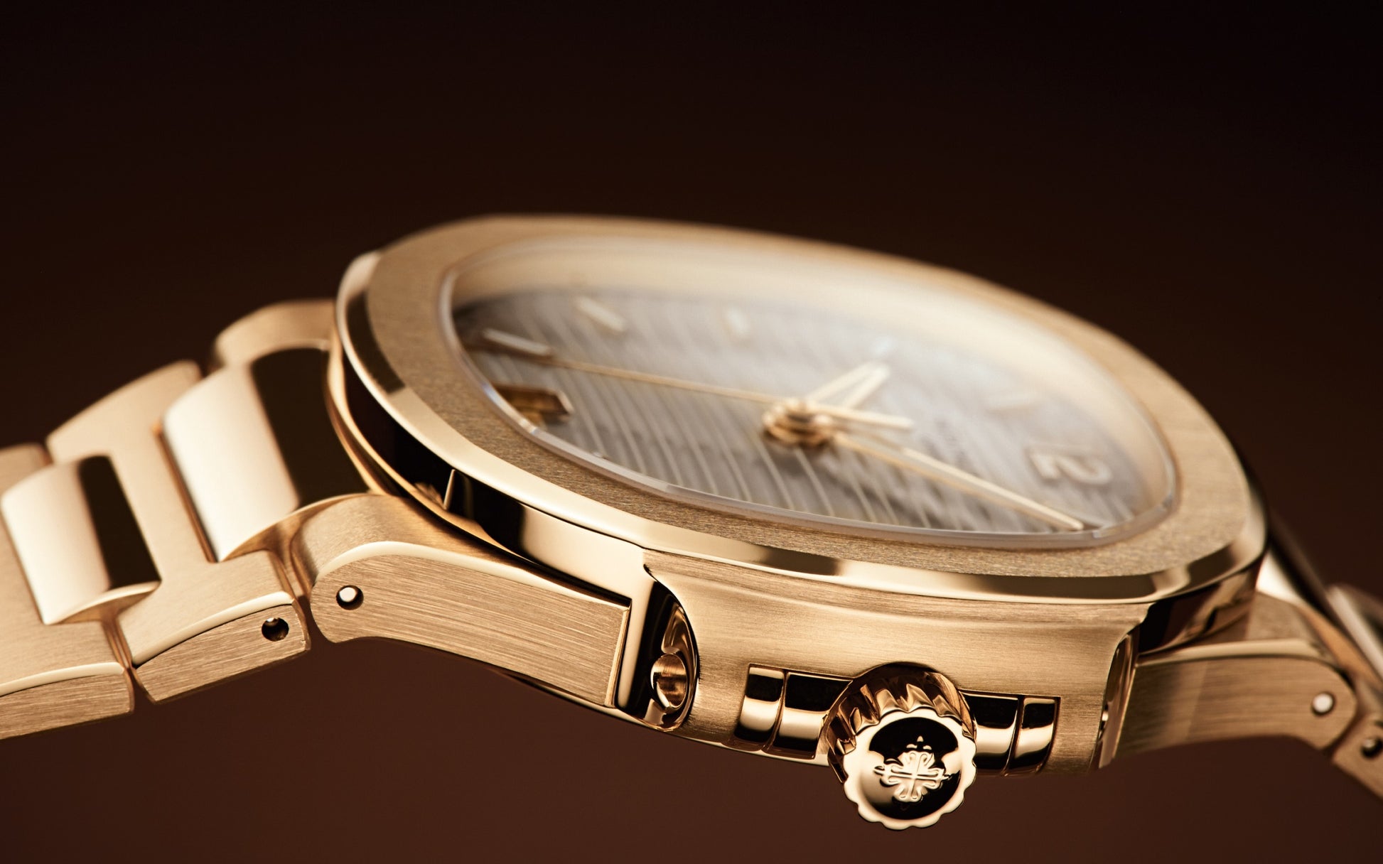 Patek Philippe Nautilus Ladies Watch, 18k Rose Gold, 35,2mm, Ref# 7118/1R-001, Crown