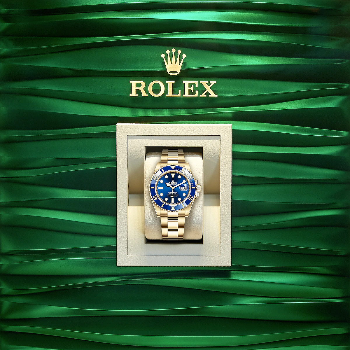 Rolex Submariner Date, 18K Yellow Gold, 41mm, Ref#126618lb-0002