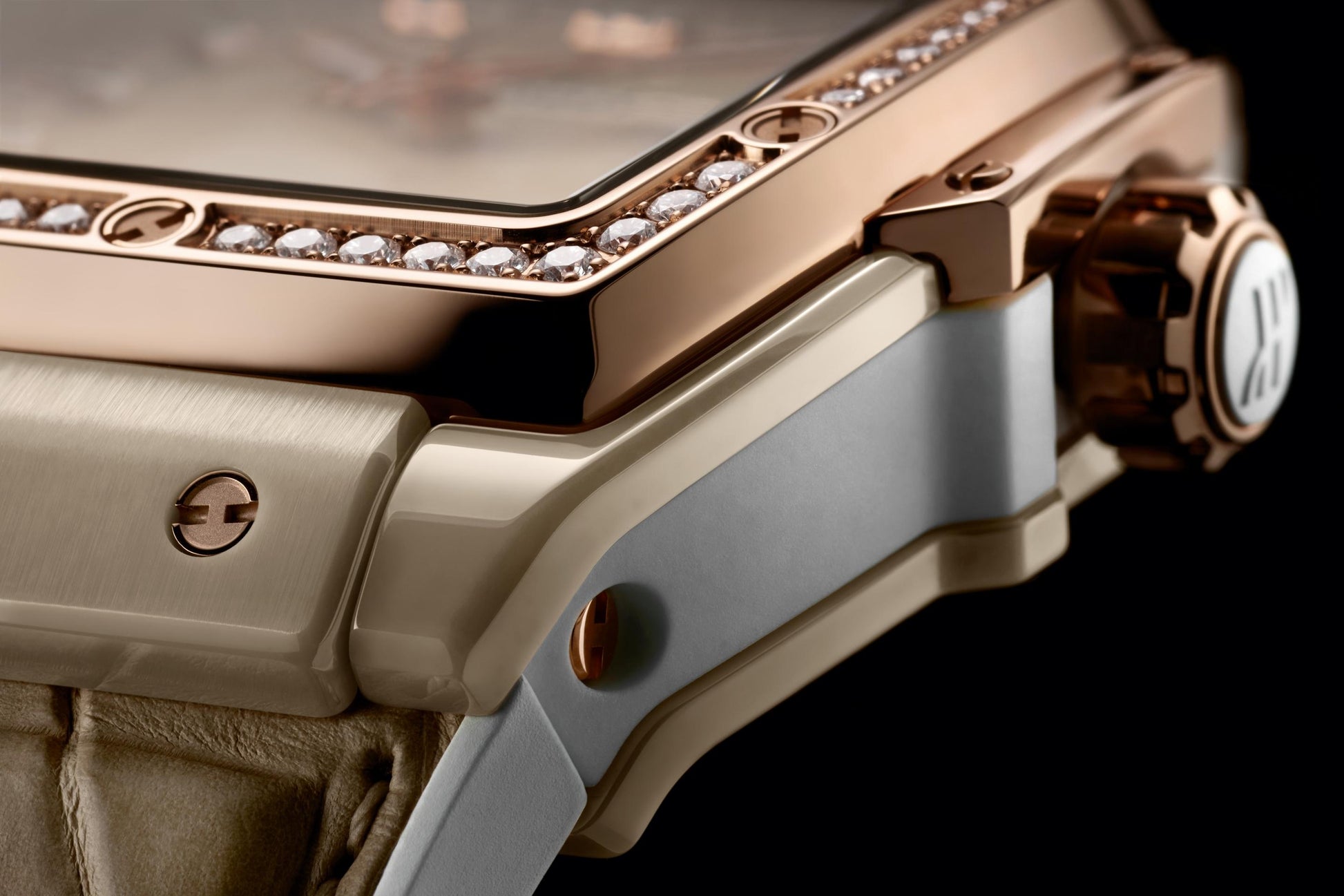 Side Hublot Spirit of Big Bang BEIGE CERAMIC KING GOLD DIAMONDS Ref# 665.CZ.898B.LR.1204
